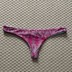 L space bitsy cut bikini bottoms reversible size L